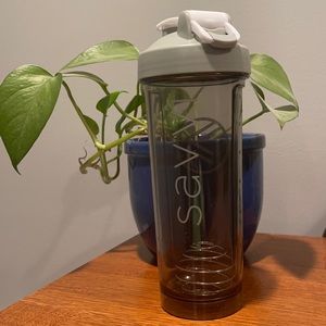 NEW! Savvi Shaker Cup